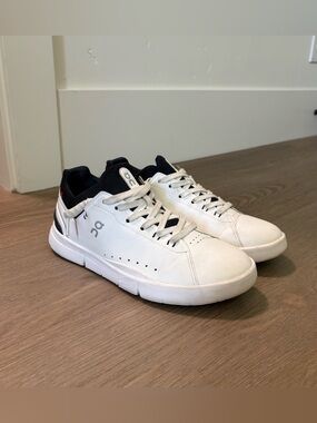 Women’s On Roger Sneakers Shoes Size 8